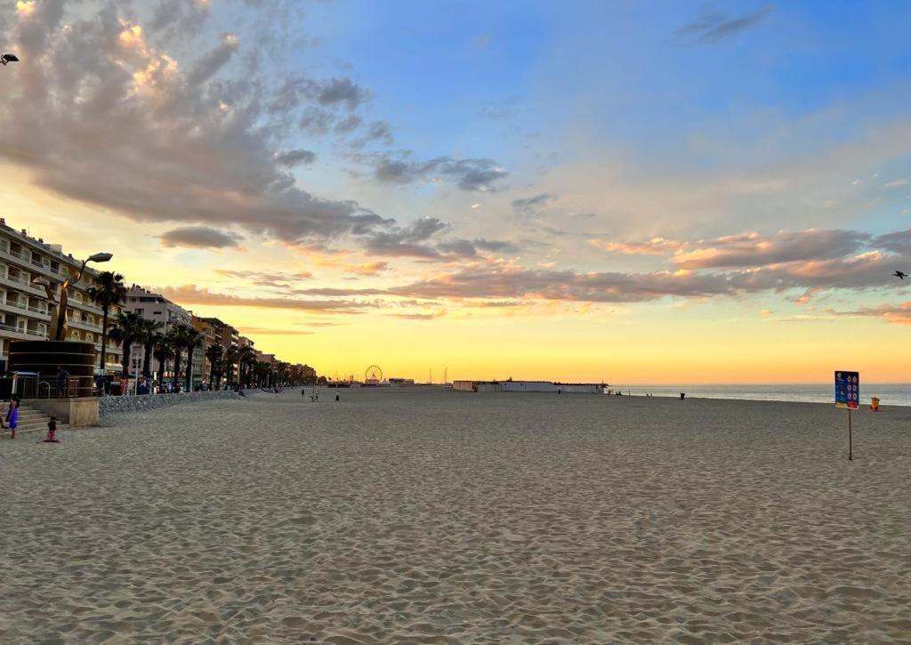 Appartement Vue Mer Parking Prive Place Med Canet-en-Roussillon Eksteriør billede